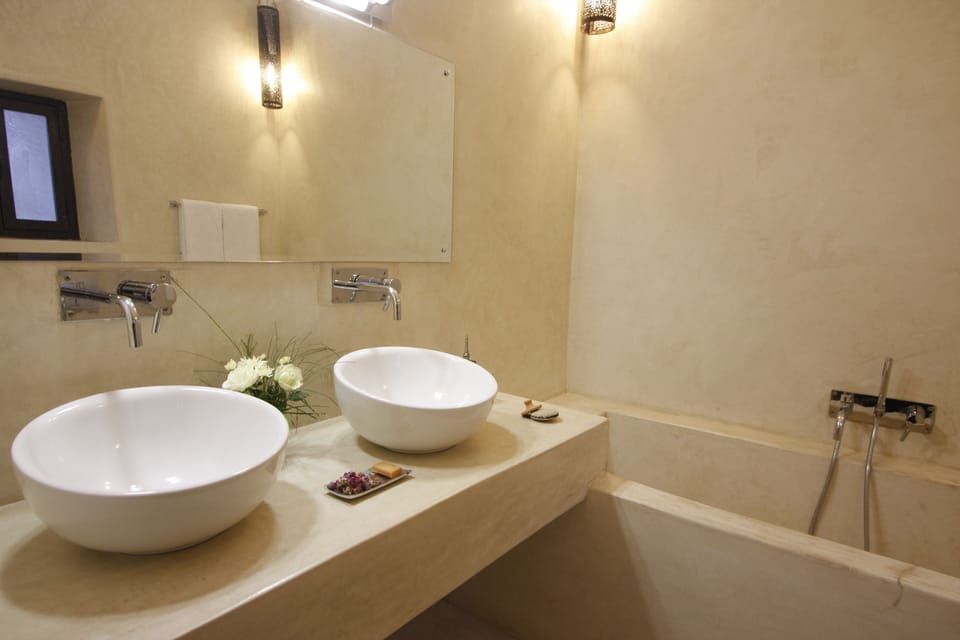 Superior Double or Twin Room, Private Bathroom (Sahab) | Bathroom | Shower, free toiletries, hair dryer, towels