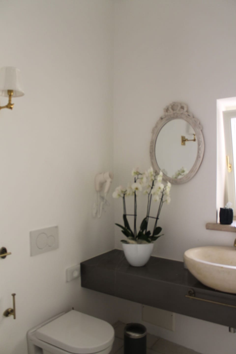 Superior Double Room (Marilyn Monroe) | Bathroom | Shower, free toiletries, hair dryer, bidet