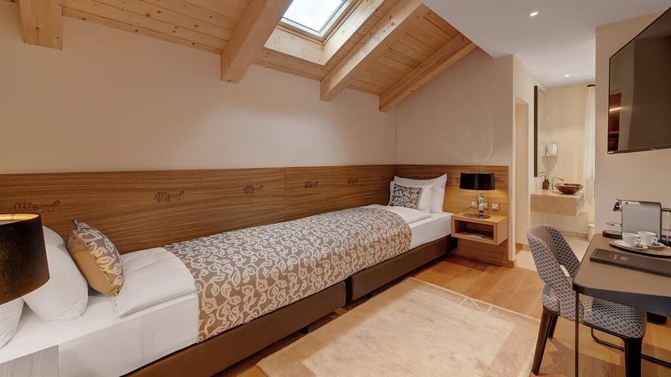 Superior Room | Premium bedding, in-room safe, soundproofing, cribs/infant beds