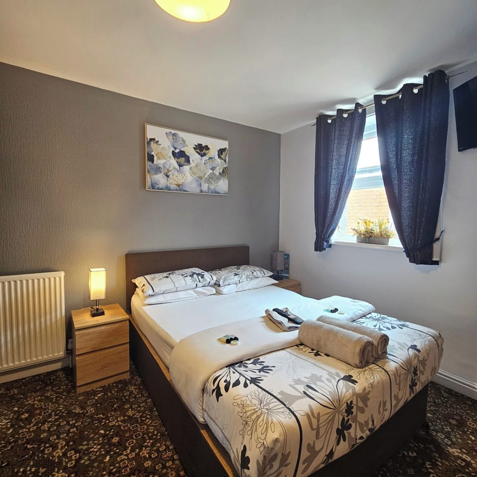Triple Room | Blackout drapes, free WiFi