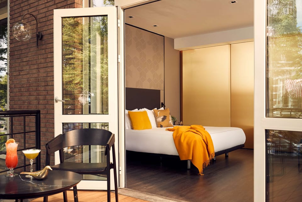 Junior Suite, 1 King Bed | In-room safe, desk, soundproofing, iron/ironing board