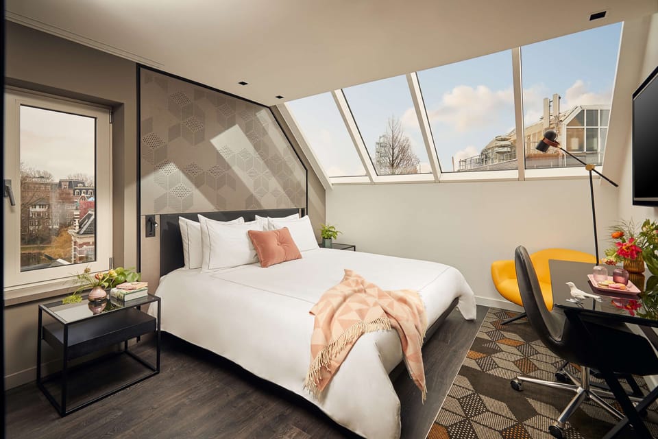 Studio, 1 King Bed | In-room safe, desk, soundproofing, iron/ironing board