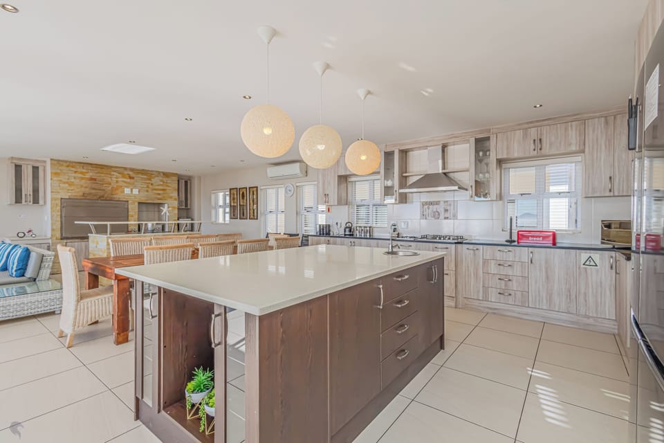 Comfort House, 4 Bedrooms | Private kitchen | Fridge