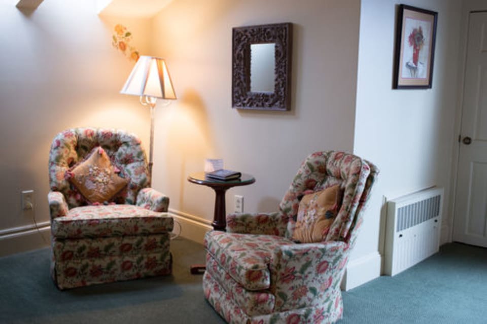 Room, Private Bathroom (Queen Room) | Iron/ironing board, cribs (free), WiFi (free), individually decorated