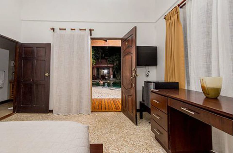In-room safe, free WiFi, bed sheets