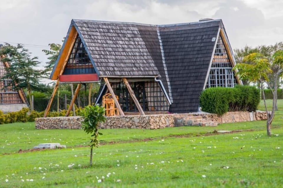Samawati Lakeside Cottages Hotel in Kenya