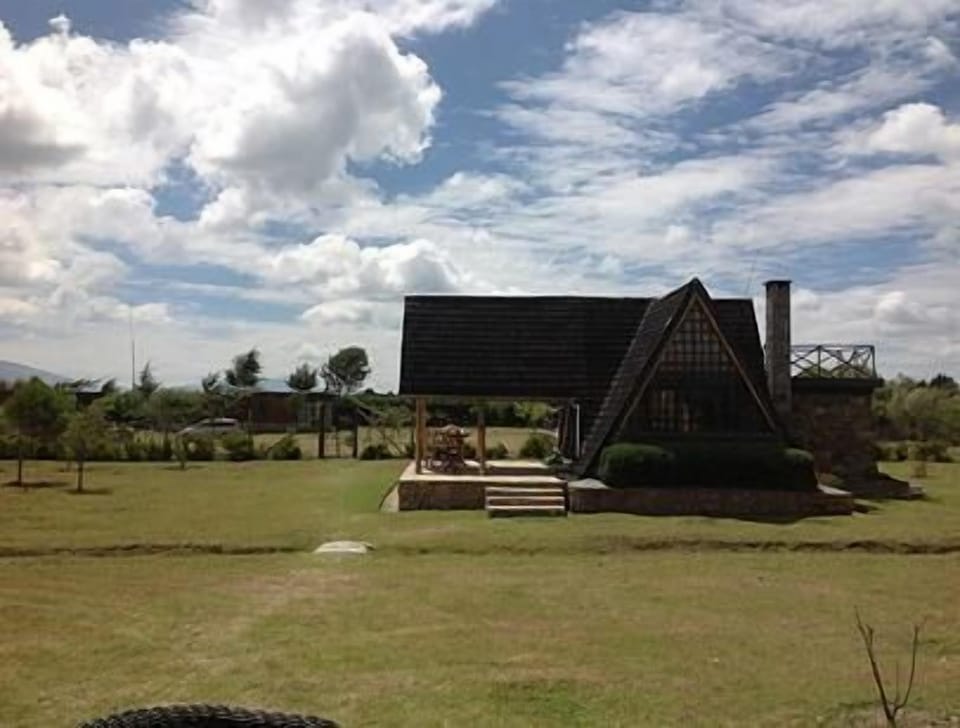 Samawati Lakeside Cottages Hotel in Kenya