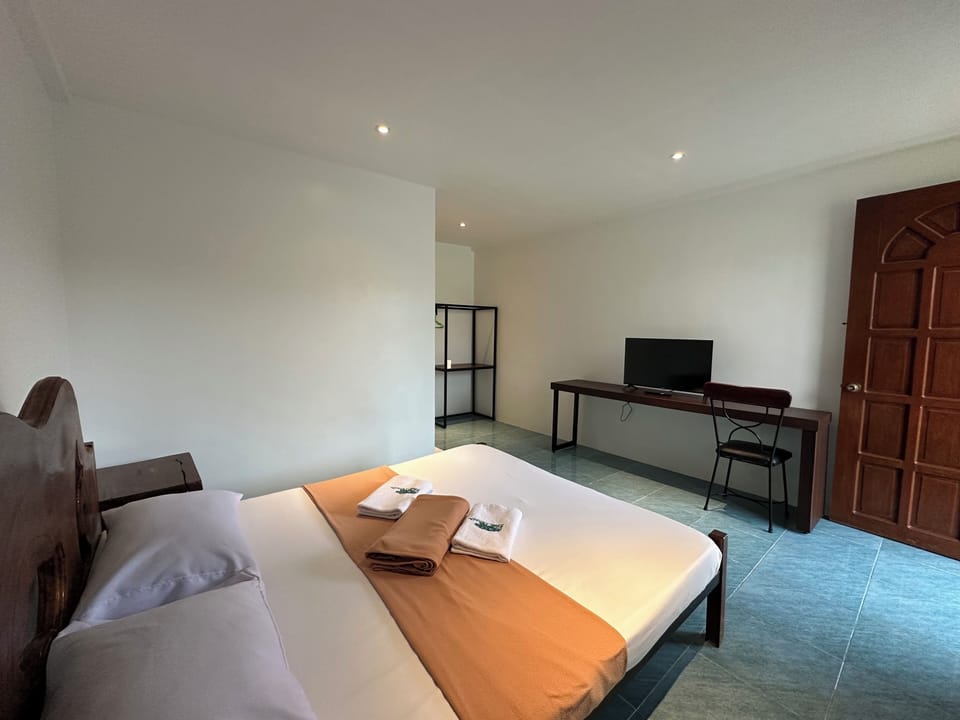 Standard Room, 1 Double Bed | Desk, laptop workspace, soundproofing, individually decorated