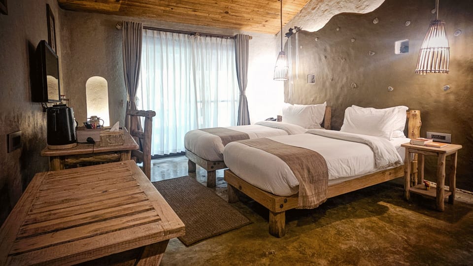 Standard Room | In-room safe, desk, laptop workspace, soundproofing