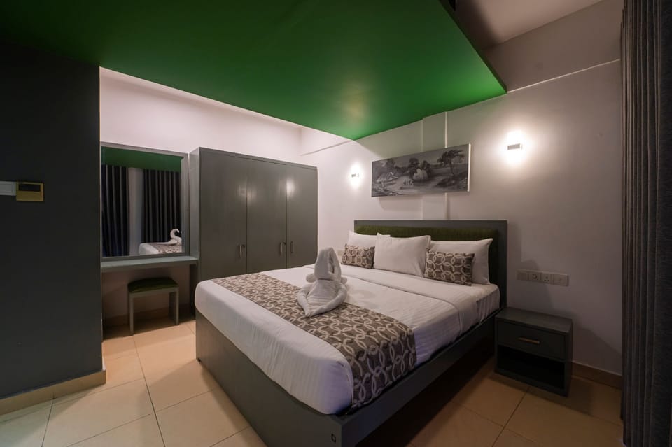 Deluxe Double Room | Premium bedding, in-room safe, desk, laptop workspace