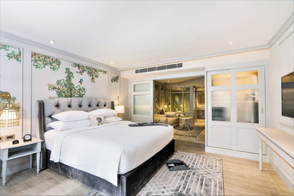 The Living Suite | Minibar, in-room safe, desk, blackout drapes