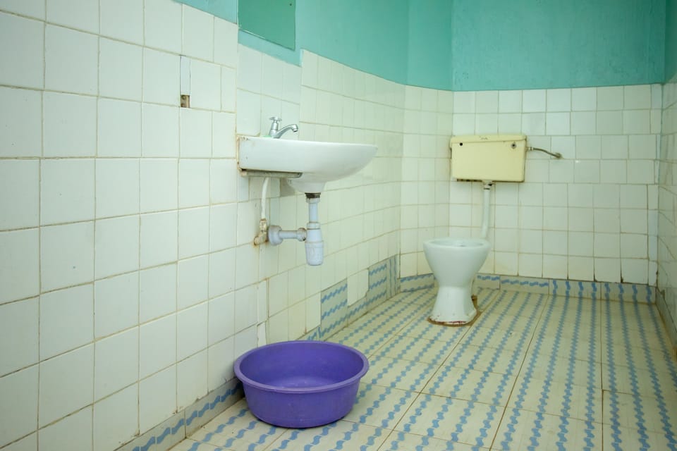 Suite | Bathroom | Combined shower/tub, free toiletries, towels