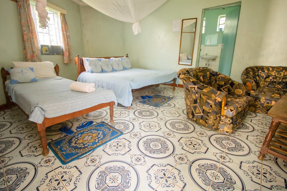 Suite | Desk, free WiFi