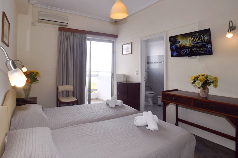 Twin Room, Sea View | Blackout drapes, free WiFi, bed sheets