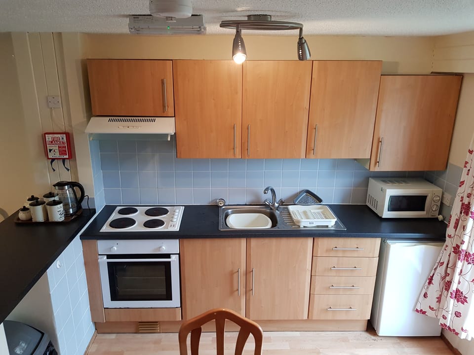 House, 2 Bedrooms (Silver) | Private kitchen | Fridge, microwave, electric kettle, toaster