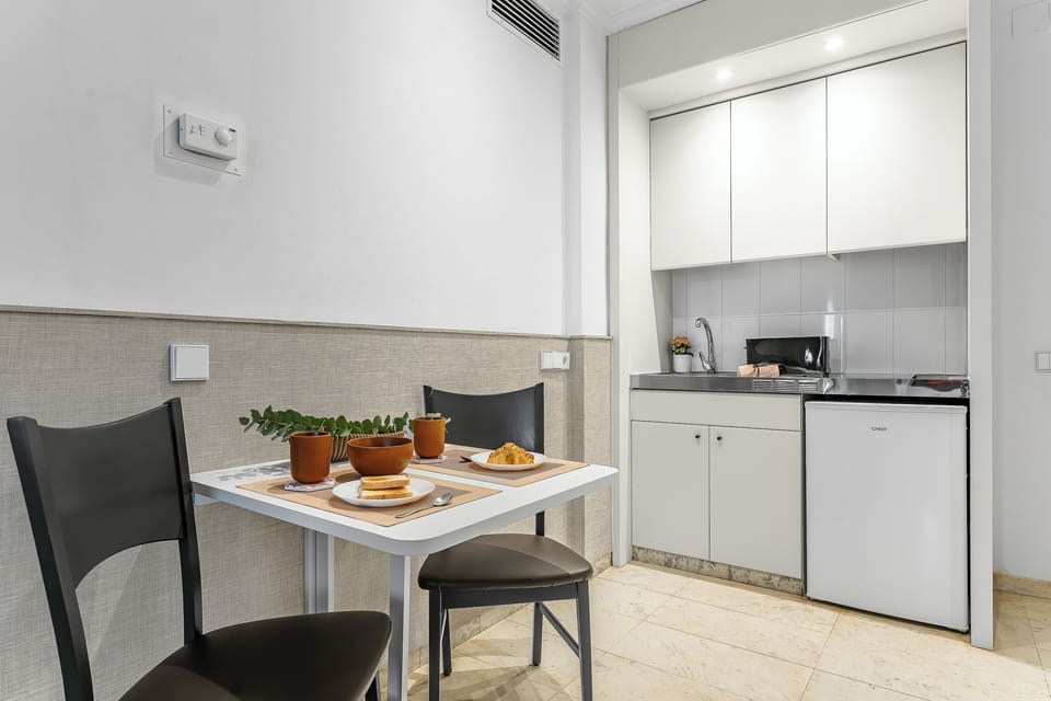 Superior Suite, Kitchenette | Private kitchen | Fridge, stovetop, electric kettle, cookware/dishes/utensils