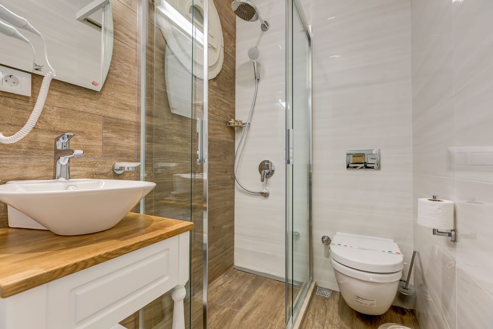 Twin Room (Upper Floor) | Bathroom | Shower, free toiletries, hair dryer, bathrobes