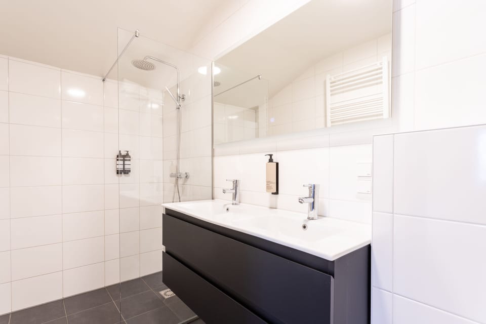 Basic Quadruple Room, Multiple Beds, Private Bathroom | Bathroom | Shower, free toiletries, hair dryer, towels