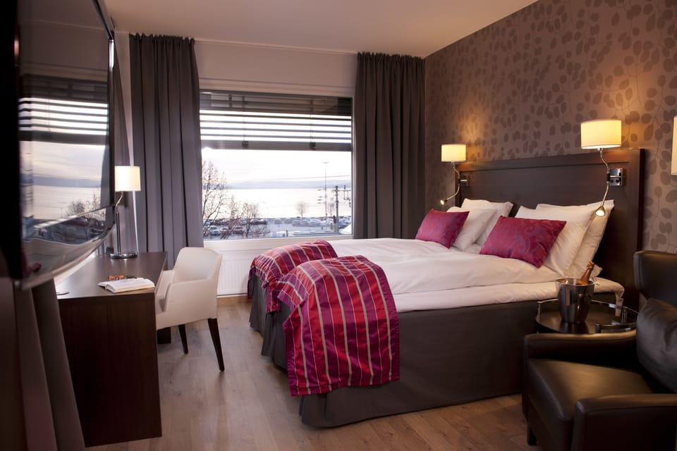 Hypo-allergenic bedding, pillowtop beds, blackout drapes