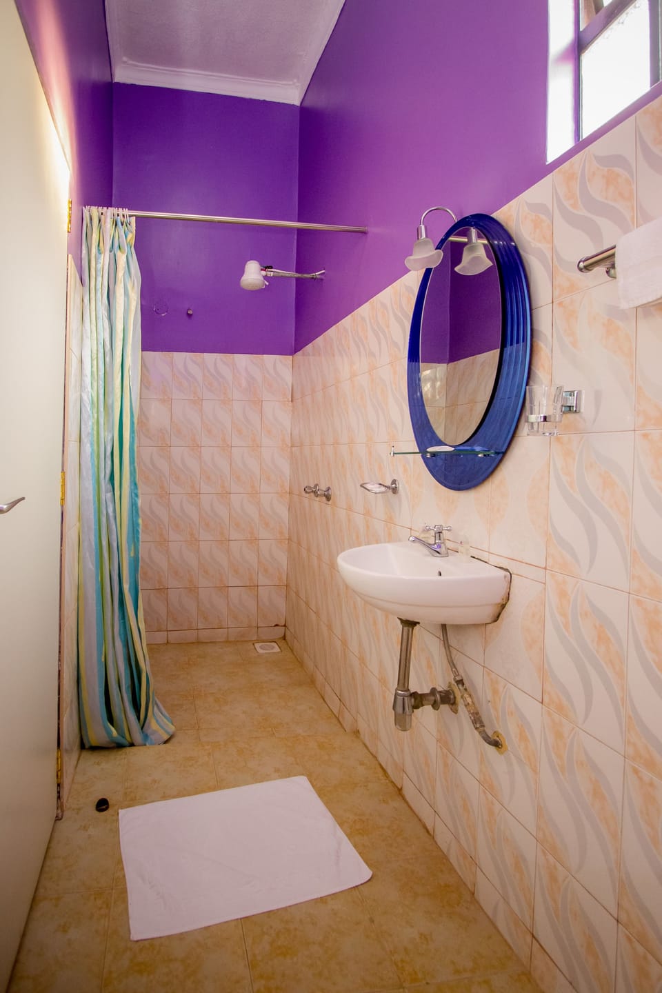 Standard Double Room | Bathroom | Shower, free toiletries, towels