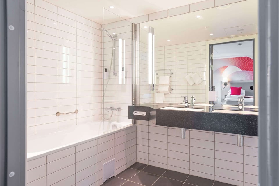 Suite (Master) | Bathroom | Hair dryer, towels