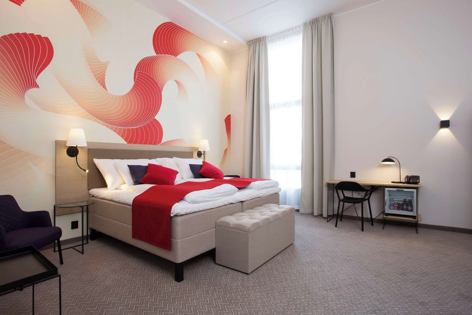 Suite (Master) | Hypo-allergenic bedding, desk, laptop workspace, free WiFi