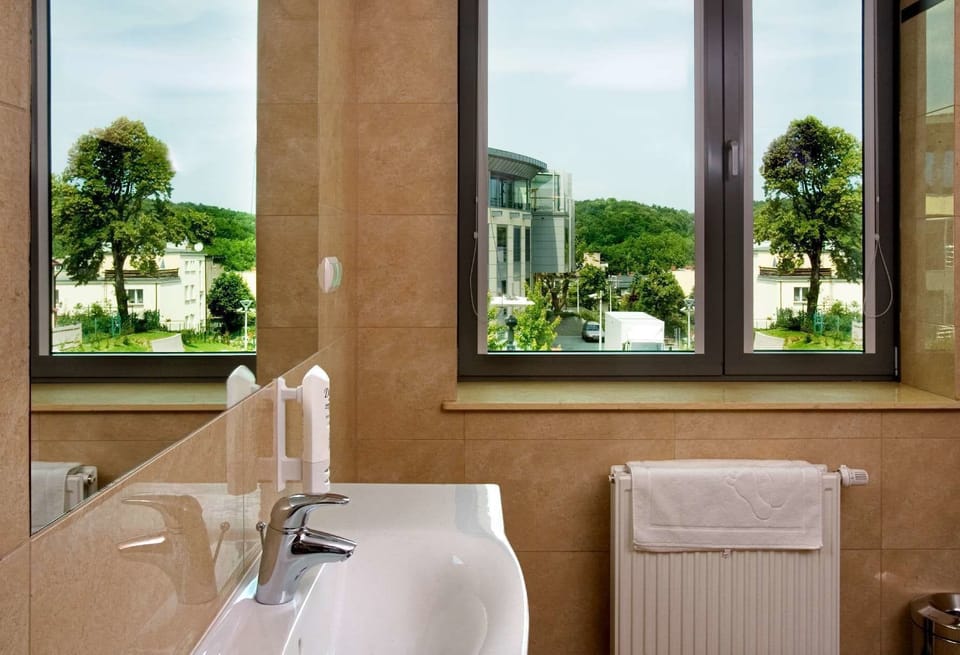 Bathroom sink