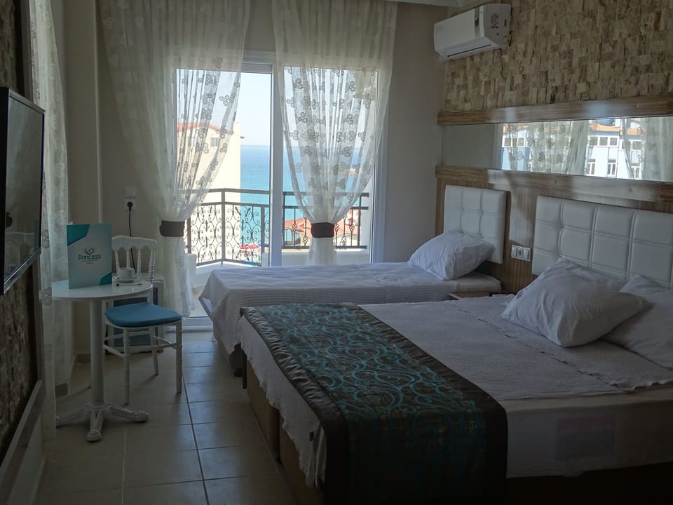 Triple Room | Minibar, in-room safe, desk, soundproofing