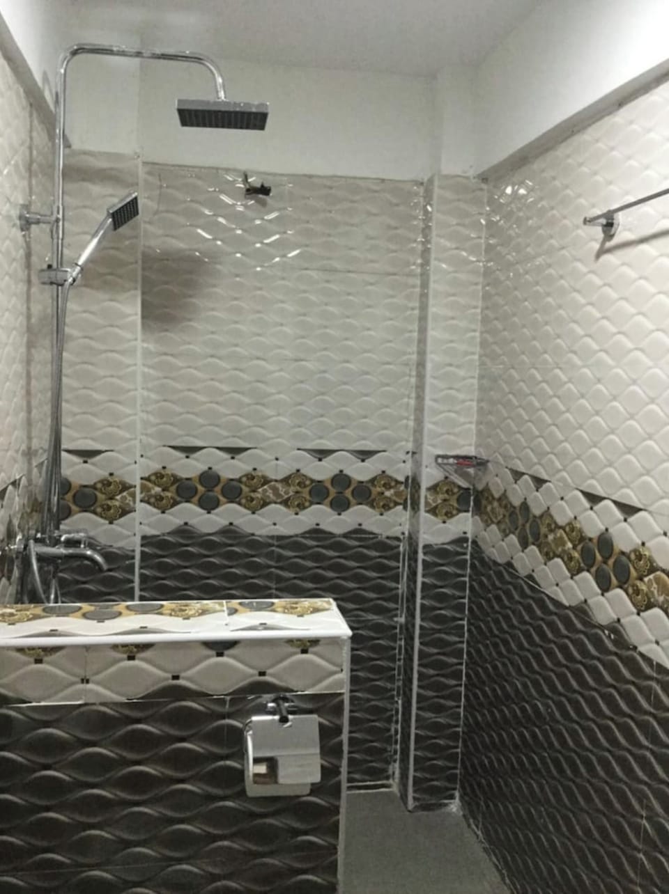 Shower, free toiletries, towels