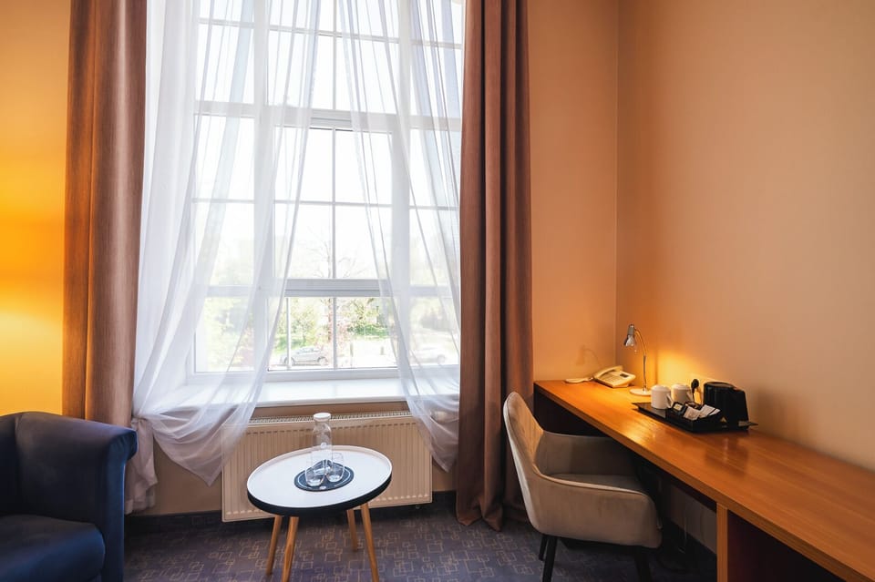 Twin Room, 2 Twin Beds | Desk, laptop workspace, iron/ironing board (on request), cribs (free)
