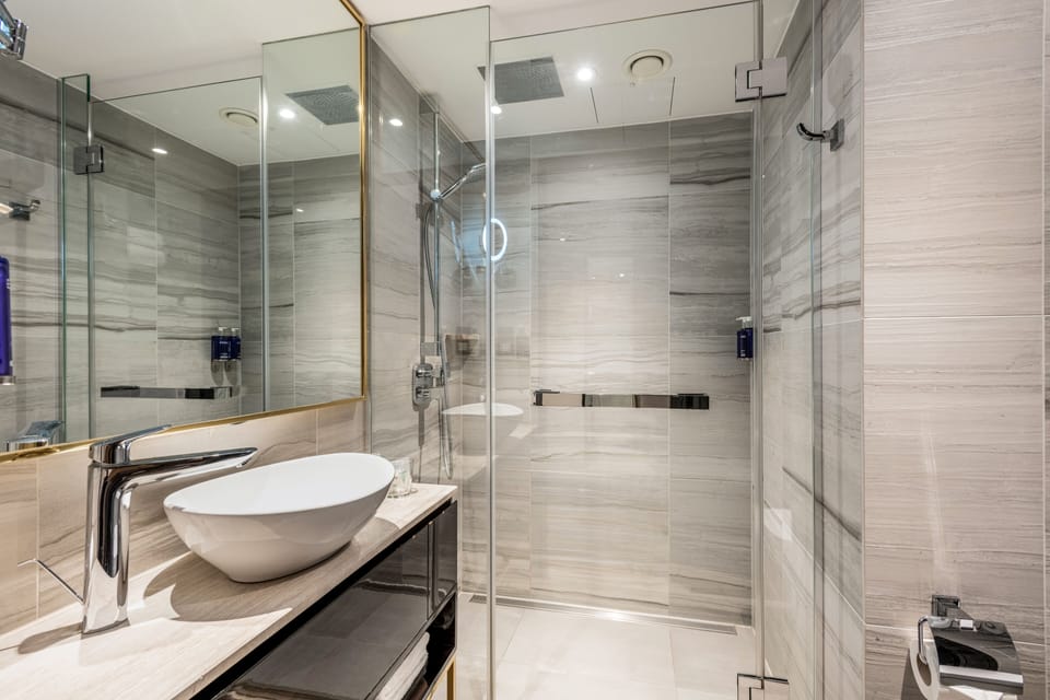 Shower, free toiletries, hair dryer, towels
