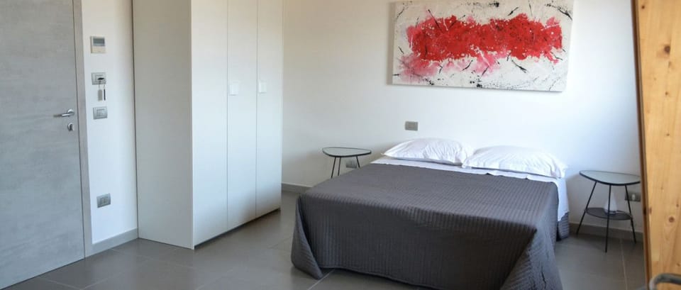 Premium bedding, cribs/infant beds, free WiFi