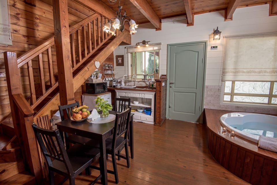 Premium Large Chalet | Private kitchenette | Fridge, microwave, espresso maker, electric kettle