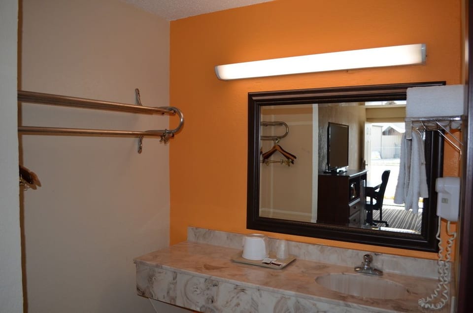Bathroom sink