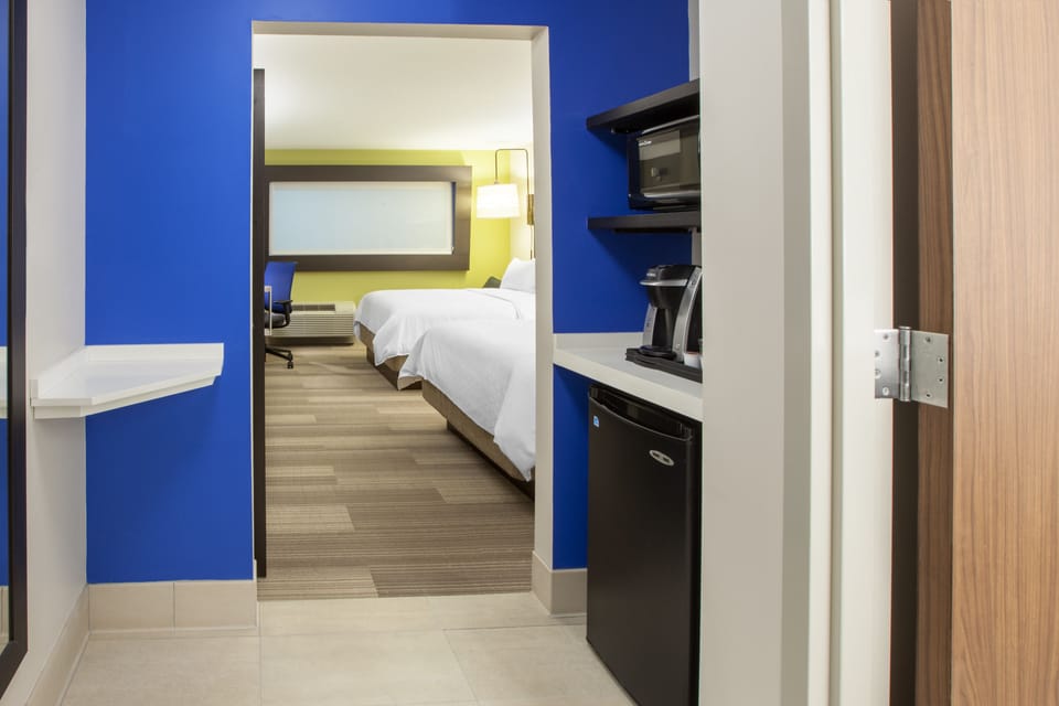 In-room safe, desk, iron/ironing board, WiFi