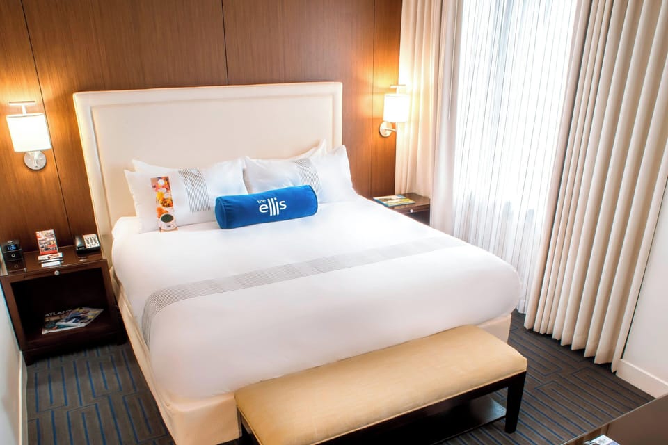 Executive Suite, 1 Bedroom | Premium bedding, pillowtop beds, in-room safe, desk