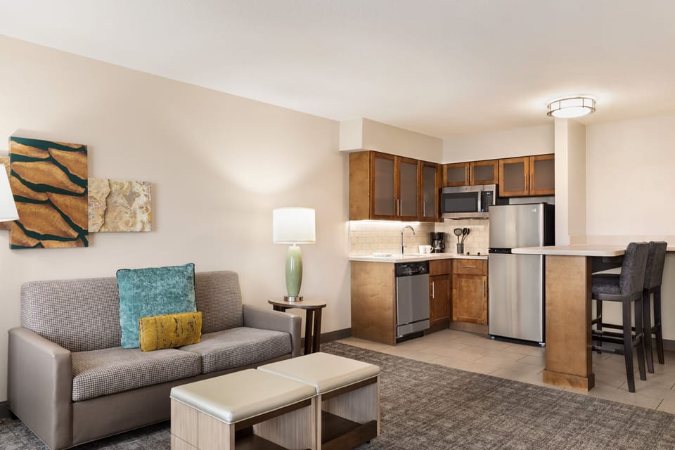 Suite, 1 Bedroom, Kitchen | Desk, blackout drapes, iron/ironing board, free cribs/infant beds
