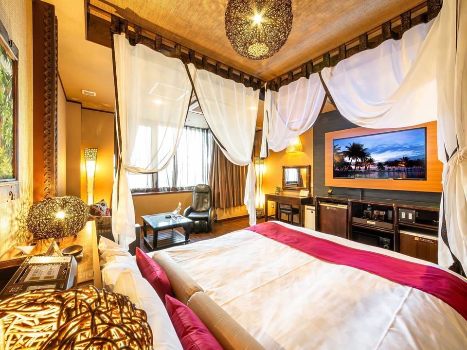 Suite Room, Smoking | Individually decorated, individually furnished, soundproofing, free WiFi