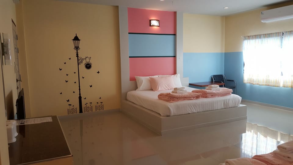 Family Room | Minibar, blackout drapes, rollaway beds, free WiFi