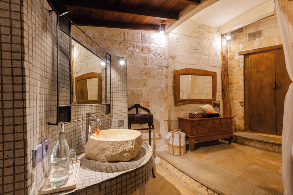Three-Bedroom Villa with Private Pool and Sea View | Minibar, in-room safe, individually decorated, individually furnished