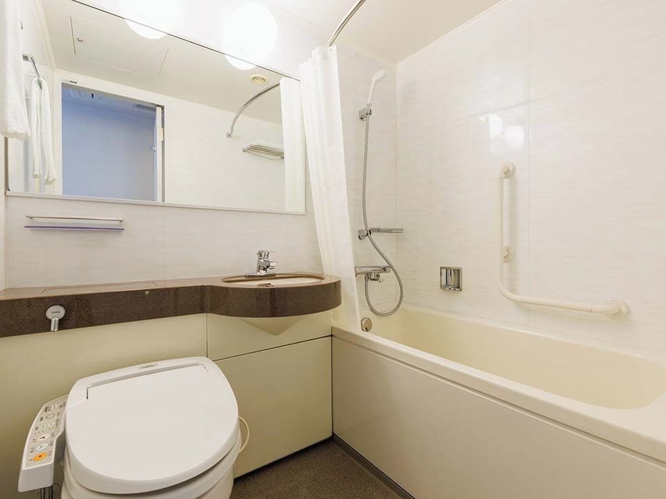 Combined shower/tub, deep soaking tub, hair dryer, slippers