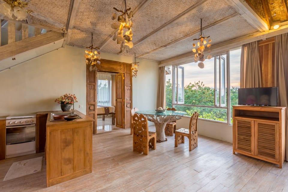 2 or 3 Bedroom Seaview Apartment | In-room dining