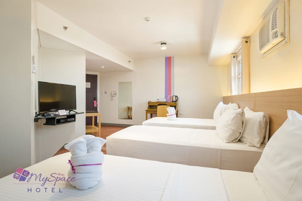 Superior Triple Room | Hypo-allergenic bedding available, Tempur-Pedic beds, desk