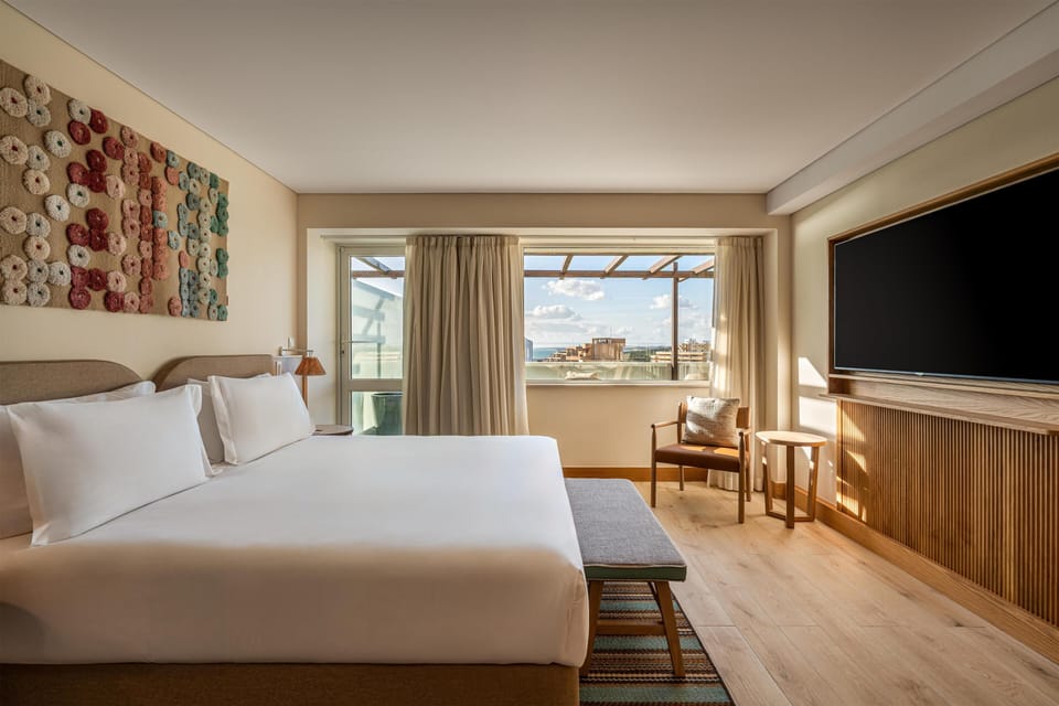 Suite (Regency) | Minibar, in-room safe, desk, blackout drapes