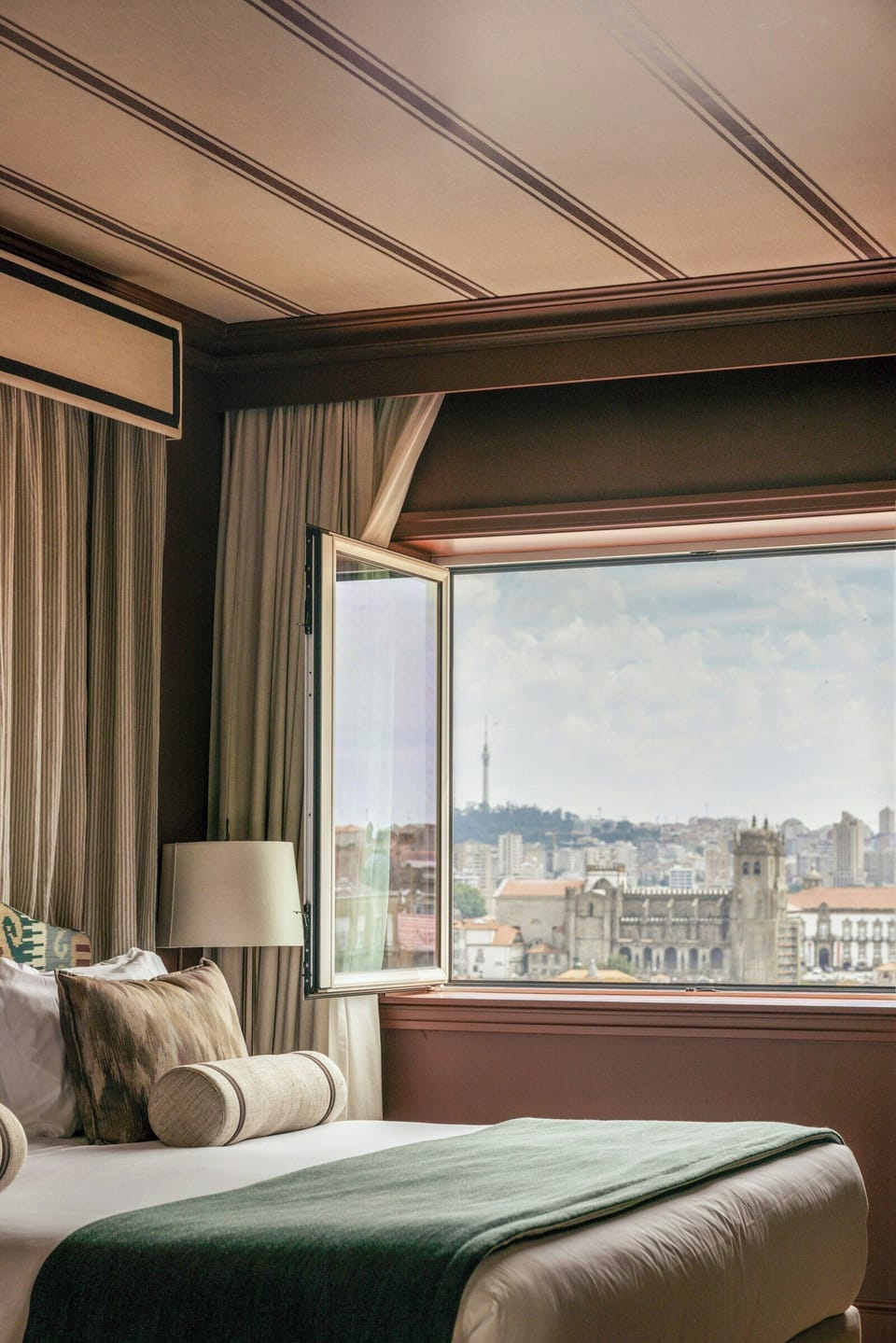 Junior Suite | Hypo-allergenic bedding, in-room safe, blackout drapes, soundproofing