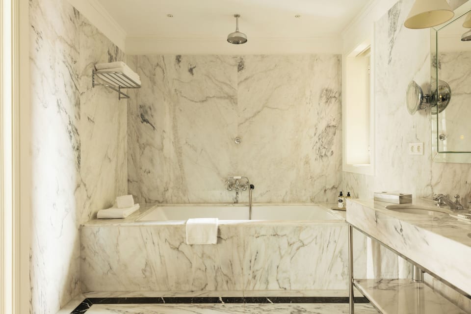 Royal Suite | Bathroom | Free toiletries, hair dryer, bathrobes, slippers