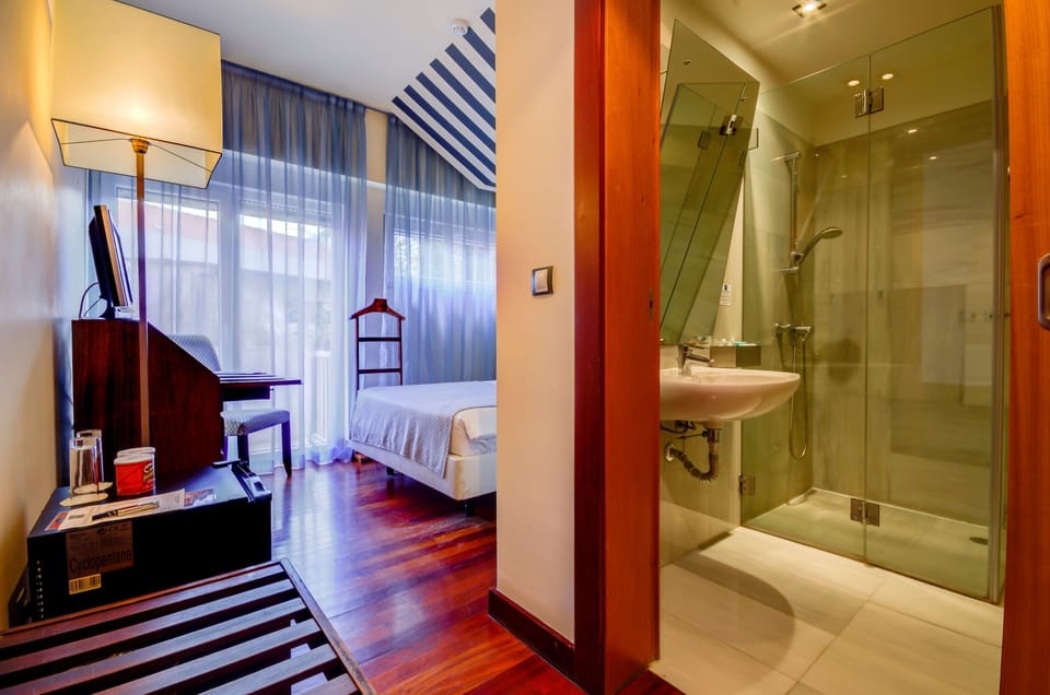 Minibar, in-room safe, individually decorated, individually furnished