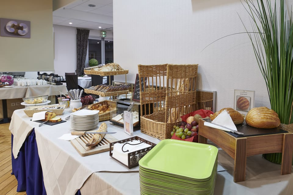Daily buffet breakfast for a fee