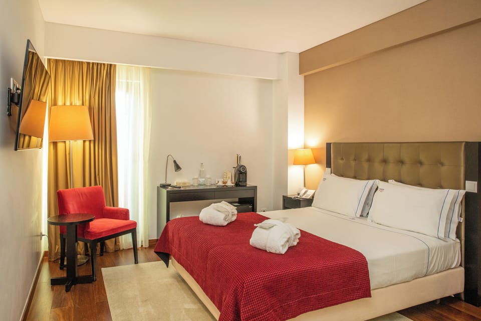 Executive Double or Twin Room | In-room safe, desk, blackout drapes, soundproofing