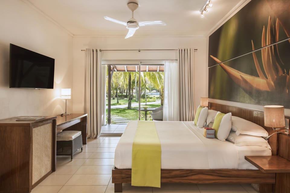 Superior Room | Minibar, in-room safe, desk, cribs (free)